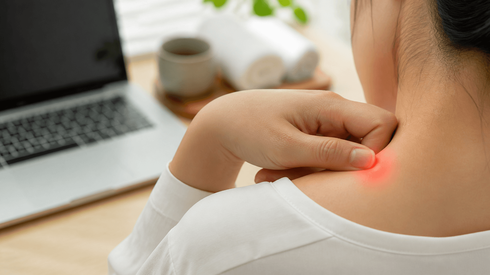 Đau mỏi cổ vai gáy dân văn phòng: bác sĩ cảnh báo và cách chăm sóc tại nhà